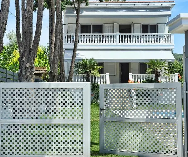 Villa Divine Toróni