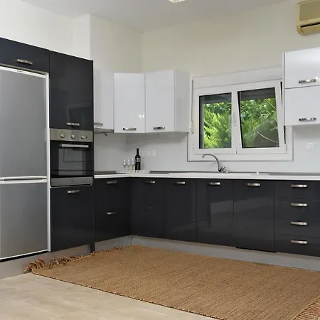 ヴィラ Divine トロニ