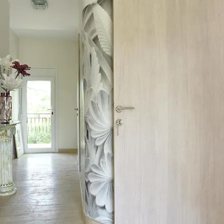 ヴィラ Divine トロニ