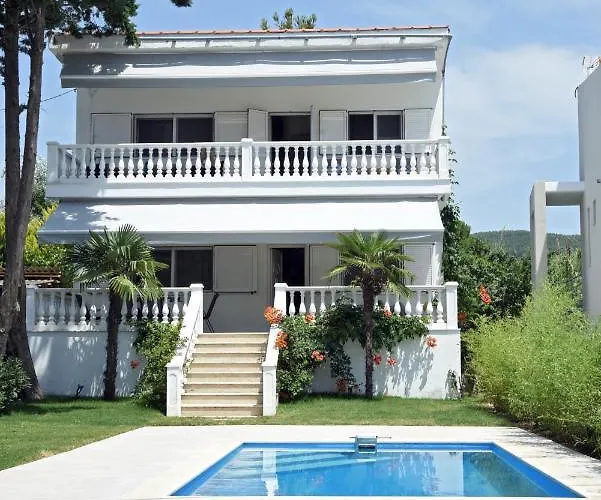 Divine Villa Toroni
